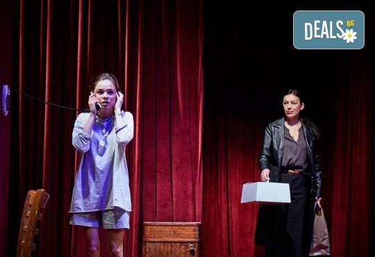 Гледайте Станка Калчева и Силвия Лулчева в „Като трохи на прозореца“ на 14.04. от 19 ч. в Младежки театър, камерна сцена, 1 билет - Снимка 9