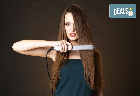 Кератинова или хидратираща терапия с инфраред преса, оформяне със сешоар или питка и подстригване по избор в салон за красота Bella Style! - Снимка 2