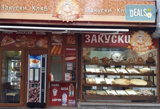 Почерпете у дома или в офиса! 50 броя мини милинки или мини кифлички със сусам, сирене и кашкавал от Пекарна Слънце! - Снимка 3