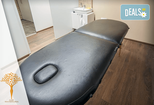 Антицелулитен масаж с мед на бедра за детоксикация и ефективно стопяване на сантиметри в Масажно студио Alder health & wellness! - Снимка 6