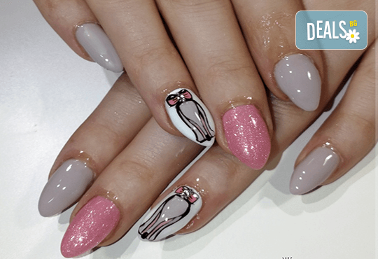 Ноктопластика чрез изграждане с гел или удължители, лакиране с гел лак и 2 декорации, избор от над 260 актуални цвята в Iguana Nail Studio - Снимка 3