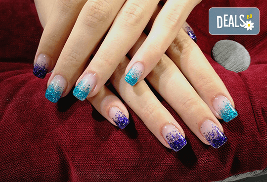 Ноктопластика чрез изграждане с гел или удължители, лакиране с гел лак и 2 декорации, избор от над 260 актуални цвята в Iguana Nail Studio - Снимка 5