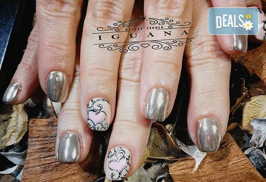 Ноктопластика чрез изграждане с гел или удължители, лакиране с гел лак и 2 декорации, избор от над 260 актуални цвята в Iguana Nail Studio - Снимка 6
