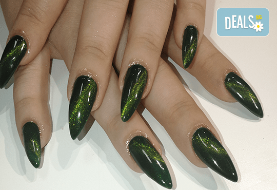 Ноктопластика чрез изграждане с гел или удължители, лакиране с гел лак и 2 декорации, избор от над 260 актуални цвята в Iguana Nail Studio - Снимка 16