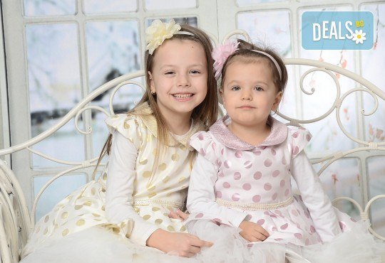 Пролетна семейна или детска фотосесия със 160-180 кадъра и фотокнига с твърди корици по желание от Photosesia.com! - Снимка 3