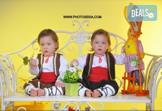 Пролетна семейна или детска фотосесия със 160-180 кадъра и фотокнига с твърди корици по желание от Photosesia.com! - Снимка 4