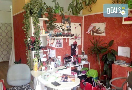 Поглезете се! Медицински педикюр с гел лак OPI Infinity и сваляне на стар гел лак в салон за красота Невени! - Снимка 3