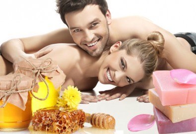 СПА ритуал за двама „Мед и рози“! Два масажа на цяло тяло с масажно масло EcoSpa в център Мотив!