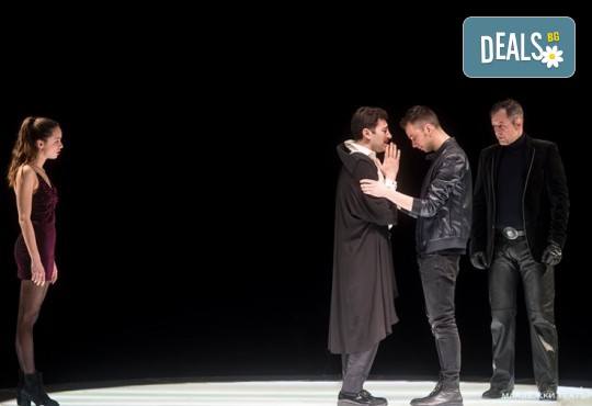Гледайте премиера за сезона на сцената на Младежки театър Николай Бинев! Петел, режисьор Стайко Мурджев, на 03.05. от 19 ч., 1 билет - Снимка 3