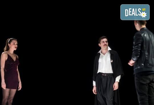 Гледайте премиера за сезона на сцената на Младежки театър Николай Бинев! Петел, режисьор Стайко Мурджев, на 03.05. от 19 ч., 1 билет - Снимка 7