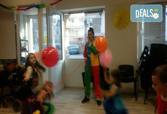 2 часа аниматор с игри и организиране на детска дискотека и караоке парти на избрано от клиента място от Детски център Приказен свят! - Снимка 6