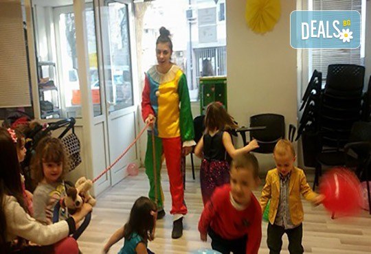 2 часа аниматор с игри и организиране на детска дискотека и караоке парти на избрано от клиента място от Детски център Приказен свят! - Снимка 4