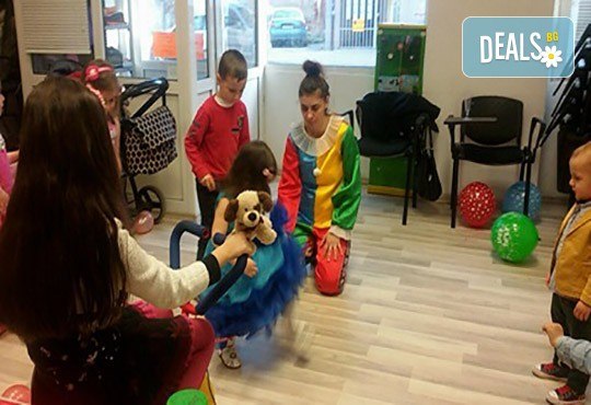 2 часа аниматор с игри и организиране на детска дискотека и караоке парти на избрано от клиента място от Детски център Приказен свят! - Снимка 5