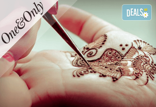Рисунка на ръце или тяло с дълготрайна къна и по желание маникюр с гел лак и 2 декорации в The One & Only! - Снимка 3