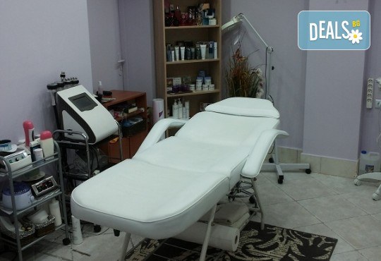 Кадифено гладка кожа с кола маска за мъже или жени на зона по избор в Beauty Lady's Gym, Студентски град! - Снимка 7