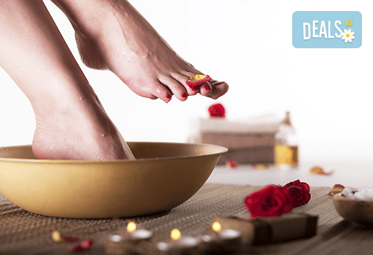 Педикюр с гел лак BlueSky + масаж на ходилата и ДВЕ декорации в MNJ Studio - Люлин! - Снимка 1