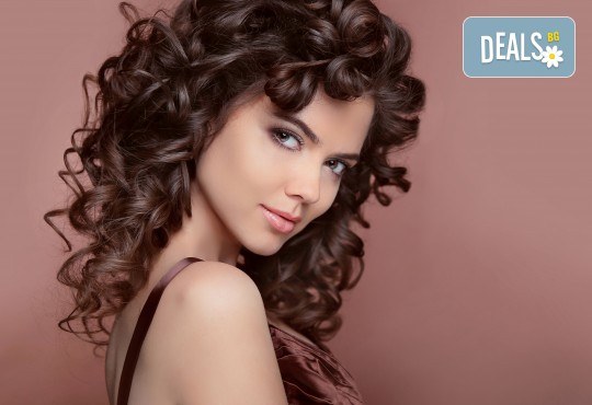 Пробна прическа за абитуриенти! Масажно измиване и прическа по избор - кок, букли, плитка или оформяне със сешоар от Beauty center D&M! - Снимка 3