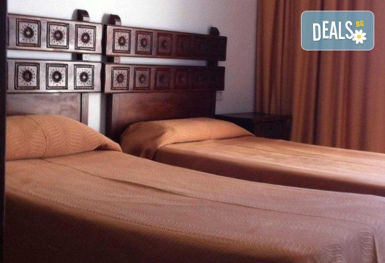 Last minute! През май в Калея, Испания! 5 нощувки, закуски и вечери в хотел 3*, самолетен билет, летищни такси, трансфери и бонус: йога практики на плажа! - Снимка 6