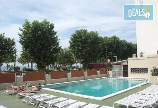 Last minute! През май в Калея, Испания! 5 нощувки, закуски и вечери в хотел 3*, самолетен билет, летищни такси, трансфери и бонус: йога практики на плажа! - Снимка 8
