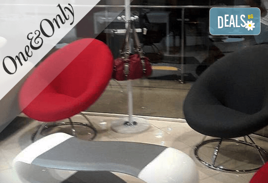 Дълготраен маникюр с гел лак в цвят по избор от богатата палитра на Shellac, Creative play и Black Bottle, 2 декорации и масаж на ръцете с ароматна свещ в The One & Only! - Снимка 6