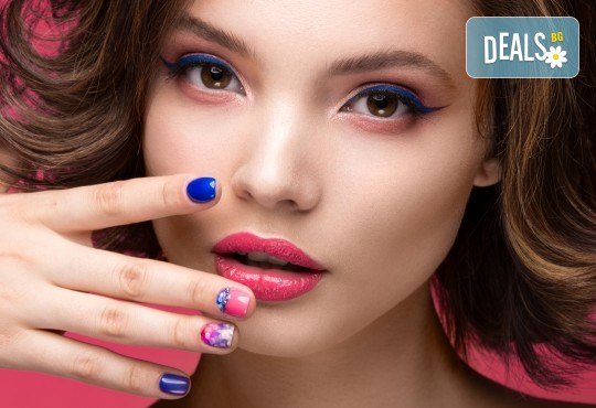 Дълготраен маникюр с гел лак в цвят по избор от богатата палитра на Shellac, Creative play и Black Bottle, 2 декорации и масаж на ръцете с ароматна свещ в The One & Only! - Снимка 1