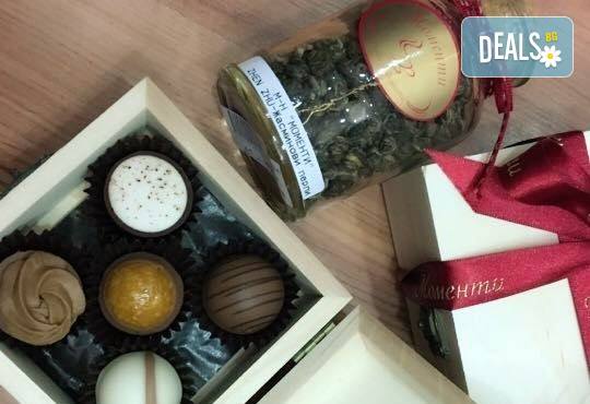 Истинската наслада за сетивата! 50 или 100 грама бонбони по Ваш избор от бутиковия магазин на Моменти в центъра на София! - Снимка 8