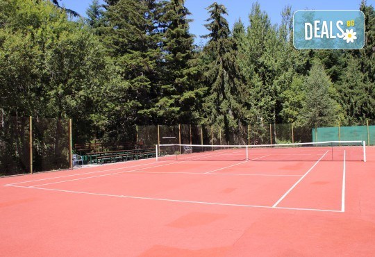Активно лято в планината! Наем на тенис корт за 1 час или на комплект от 2 ракети с топки от Тенис клуб Боровец! - Снимка 3