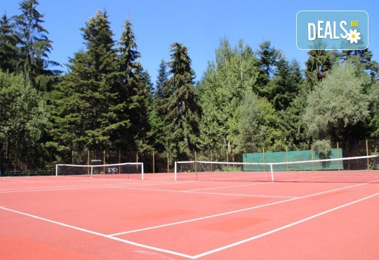 Активно лято в планината! Наем на тенис корт за 1 час или на комплект от 2 ракети с топки от Тенис клуб Боровец! - Снимка 2