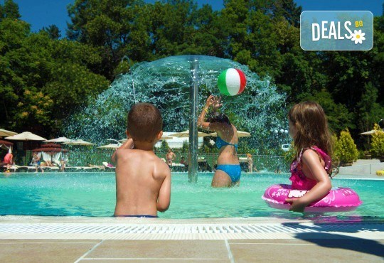 Лятно забавление за деца и възрастни! Вход за басейн с минерална вода, ползване на чадър и шезлонг в Акваленд Банкя! - Снимка 7