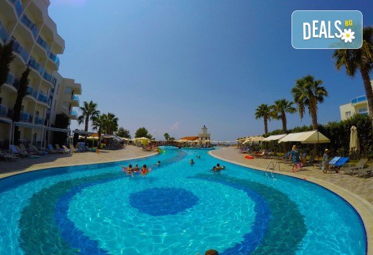 Късно лято в Sea Light Resort Hotel 5*, Кушадасъ, Турция! 5 нощувки на база Ultra All Inclusive, безплатно за дете до 12.99г. - Снимка 6