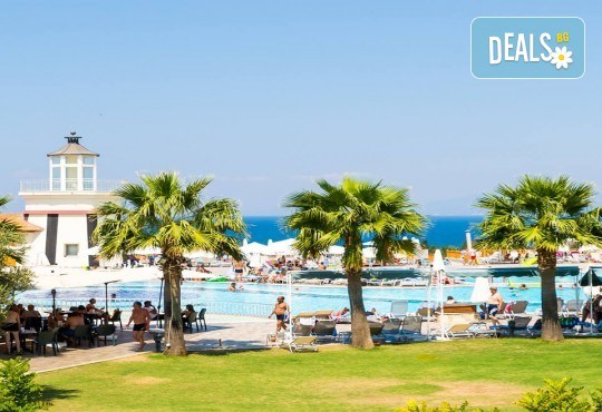 Късно лято в Sea Light Resort Hotel 5*, Кушадасъ, Турция! 5 нощувки на база Ultra All Inclusive, безплатно за дете до 12.99г. - Снимка 7