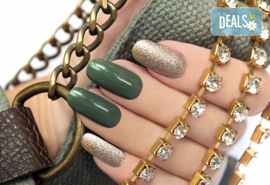 Поставяне на UV/ LED гел върху естествен нокът, маникюр с гел лак и 2 декорации в Салон за красота B Beauty! - Снимка 2