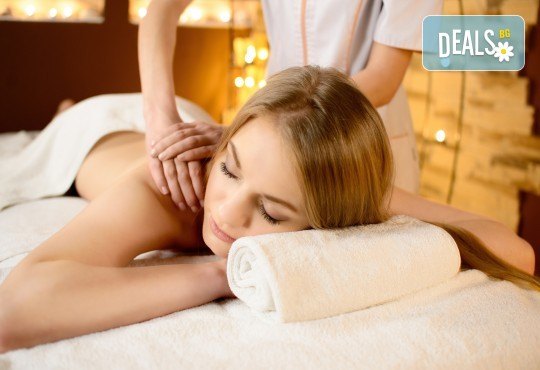 15-минутен масаж на яка за облекчаване на болките и консултация от кинезитерапевт в салон за красота Женско царство! - Снимка 1