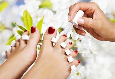 Поглезете се! Медицински педикюр с гел лак OPI Infinity и бонус: сваляне на стар гел лак в салон за красота Невени!