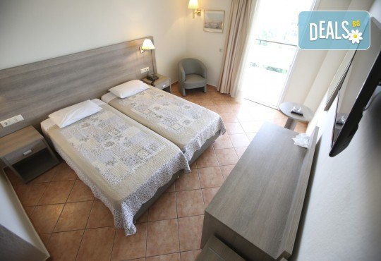 Лятна екскурзия до Кавала с плаж на Неа Ираклица и Неа Перамос! 1 нощувка със закуска в Oceanis Hotel 3*, транспорт и водач! - Снимка 9