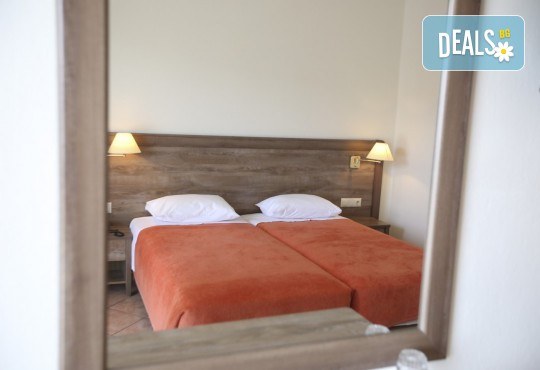 Лятна екскурзия до Кавала с плаж на Неа Ираклица и Неа Перамос! 1 нощувка със закуска в Oceanis Hotel 3*, транспорт и водач! - Снимка 8