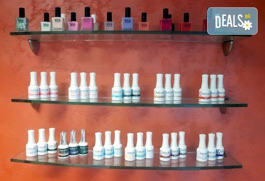 Класически педикюр с лакове SNB или гел лакове Kiara Sky в цвят по избор, Бонус: две красиви декорации, сваляне на стар гел лак и масаж на ходилата от Nail Salon Desire! - Снимка 5