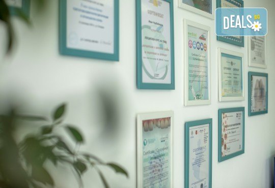 Красива усмивка! Почистване на зъбен камък с ултразвуков скалер в дентален кабинет д-р Чорбаджаков - жк Дружба - Снимка 7