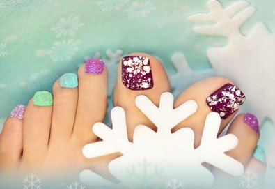Поглезете себе си! СПА педикюр с морски соли на Star Nails и лакиране в Beauty center D&M!