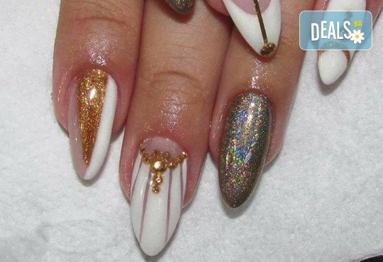 Арт! Маникюр с гел лак и 10 рисувани декорации на супер цена в Студио за маникюр Vess Nails! - Снимка 2