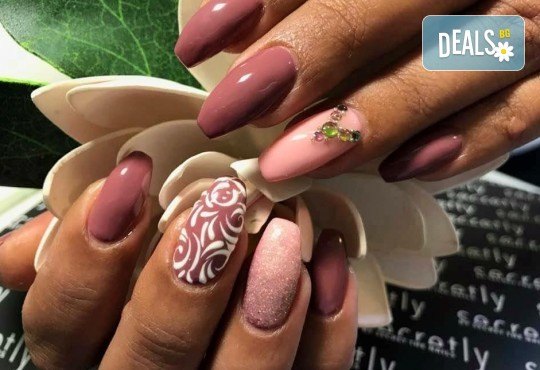 Арт! Маникюр с гел лак и 10 рисувани декорации на супер цена в Студио за маникюр Vess Nails! - Снимка 8