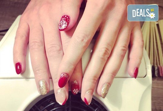 Арт! Маникюр с гел лак и 10 рисувани декорации на супер цена в Студио за маникюр Vess Nails! - Снимка 3