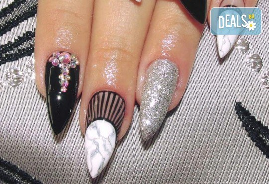 Арт! Маникюр с гел лак и 10 рисувани декорации на супер цена в Студио за маникюр Vess Nails! - Снимка 5