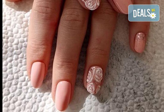 Арт! Маникюр с гел лак и 10 рисувани декорации на супер цена в Студио за маникюр Vess Nails! - Снимка 10