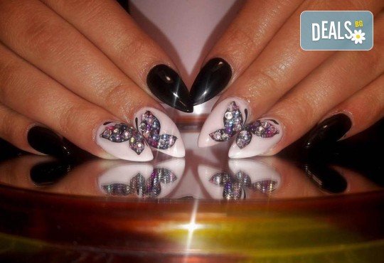 Арт! Маникюр с гел лак и 10 рисувани декорации на супер цена в Студио за маникюр Vess Nails! - Снимка 11