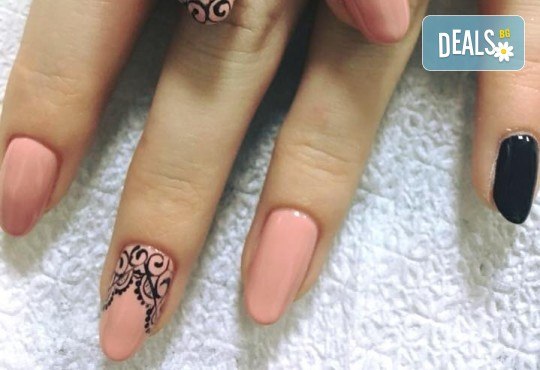 Арт! Маникюр с гел лак и 10 рисувани декорации на супер цена в Студио за маникюр Vess Nails! - Снимка 12