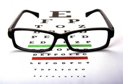 Обстоен офталмологичен преглед при специалист, измерване на очното налягане по желание и 20% отстъпка при закупуване на очила, в ДКЦ Alexandra Health