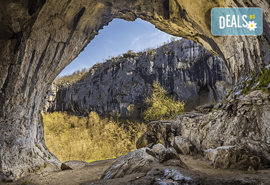 За 1 ден до пещерата Проходна, Правешкия манастир, парка Златна Панега и Луковит! Транспорт, програма и екскурзовод от Глобул Турс! - Снимка 4