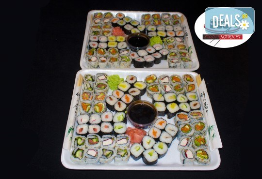 Хапнете с приятели! 128 суши хапки с пушена сьомга, филаделфия, бяла и розова херинга или скариди от Sushi Market! - Снимка 1