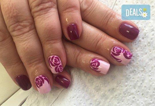 Красиви и дълготрайни цветове! Изграждане с гел, маникюр с BlueSky, 4 декорации или камъчета, пилинг и масаж на ръцете в New faces-beauty studio! - Снимка 7